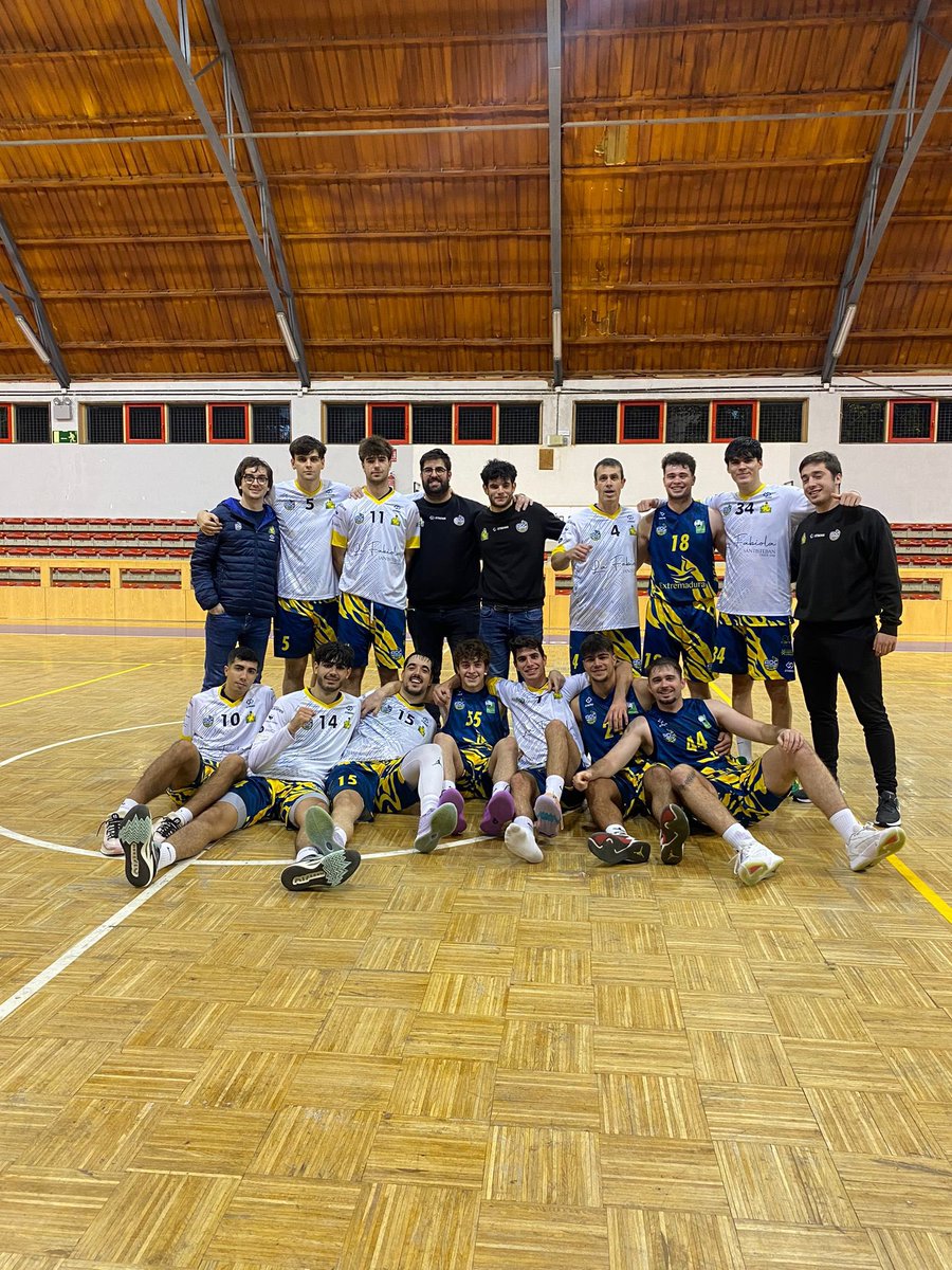 adcbaloncesto's tweet photo. 𝟏ª 𝐃𝐢𝐯. 𝐍𝐚𝐜. 𝐌𝐚𝐬𝐜 | 🏀

¡Victoria y nos llevamos la 3ª victoria ! 👏🏽

 @SagradoCoraznCC 63 🆚 ADC Baloncesto 82

💙💛🏀

#ADC #Desde1992 #SomosCantera #somosfamilia https://t.co/7mQonVFl8b