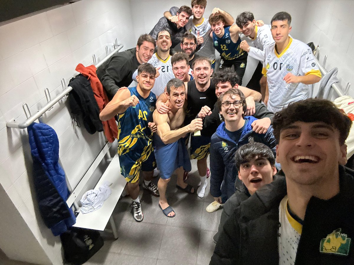 adcbaloncesto's tweet photo. 𝟏ª 𝐃𝐢𝐯. 𝐍𝐚𝐜. 𝐌𝐚𝐬𝐜 | 🏀

¡Victoria y nos llevamos la 3ª victoria ! 👏🏽

 @SagradoCoraznCC 63 🆚 ADC Baloncesto 82

💙💛🏀

#ADC #Desde1992 #SomosCantera #somosfamilia https://t.co/7mQonVFl8b