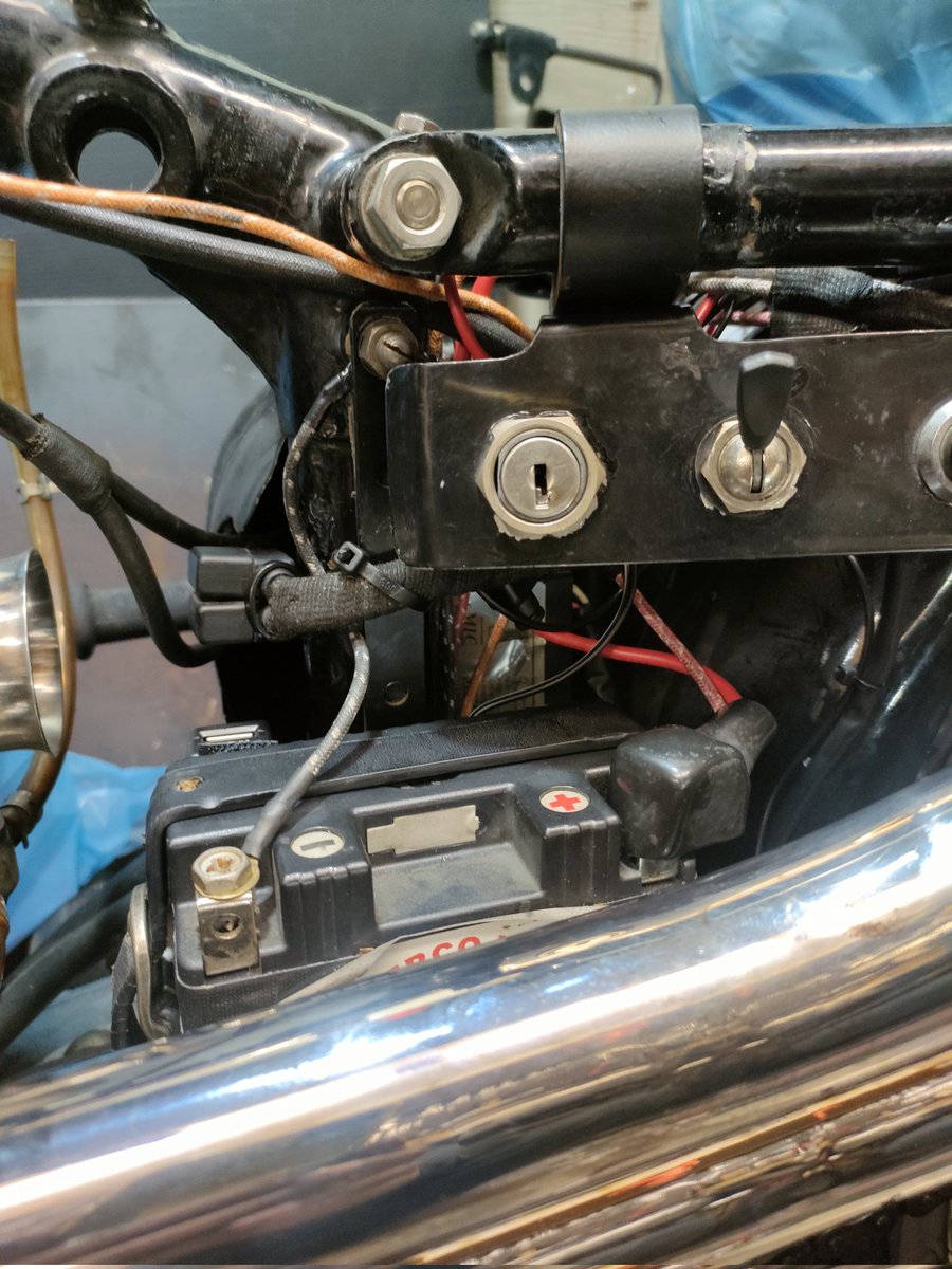 budfoodstuff's tweet photo. USB電源も動くのを確認できました。
バリカン充電もバッチリです
#Thunderbird #triumph #oldtriumph #triumphmotorcycle #英車 #motorcycle https://t.co/TYaVMgLZDc