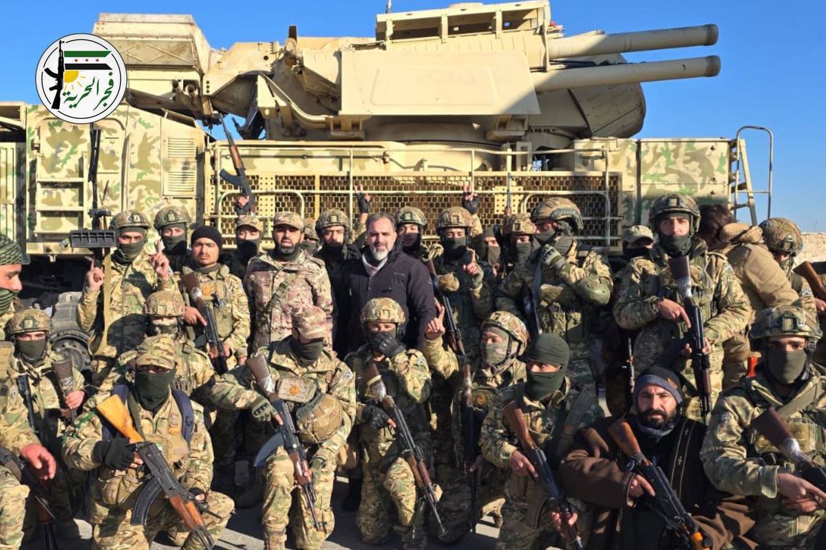 datyshoteam's tweet photo. Rebels in Syria capture heavy Russian weaponry, including a BM-27 Uragan MLRS, an L-39 training aircraft, 250-caliber bombs, and a Russian Pantsir-S1 air defense system. Hoping this Pantsir-S1 takes down some enemy aircraft! 🔥 #Syria #CapturedWeapons #PantsirS1 #MilitaryNews https://t.co/CtI8bCJk4x