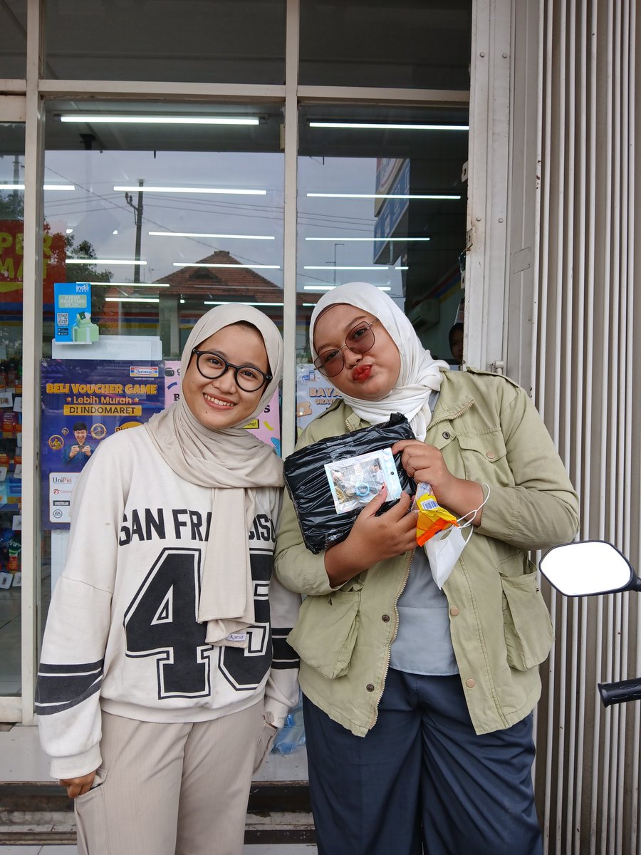 haduhruwet's tweet photo. menemui tace @baymaxsad untuk memeluk Autumn lebih nyata dan dapet bonus freebies dari tace hihi.
akan ku baca after UAS UAS ini terlewatii
@sushitrusts @TandaArti #FallForAutumn  💗🍁 https://t.co/9mlHbL9flc