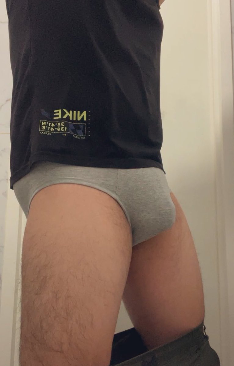 意義不明～～～
反正就是在當薪水小偷的時候拍的🤣

想看看你們的包包照❤️