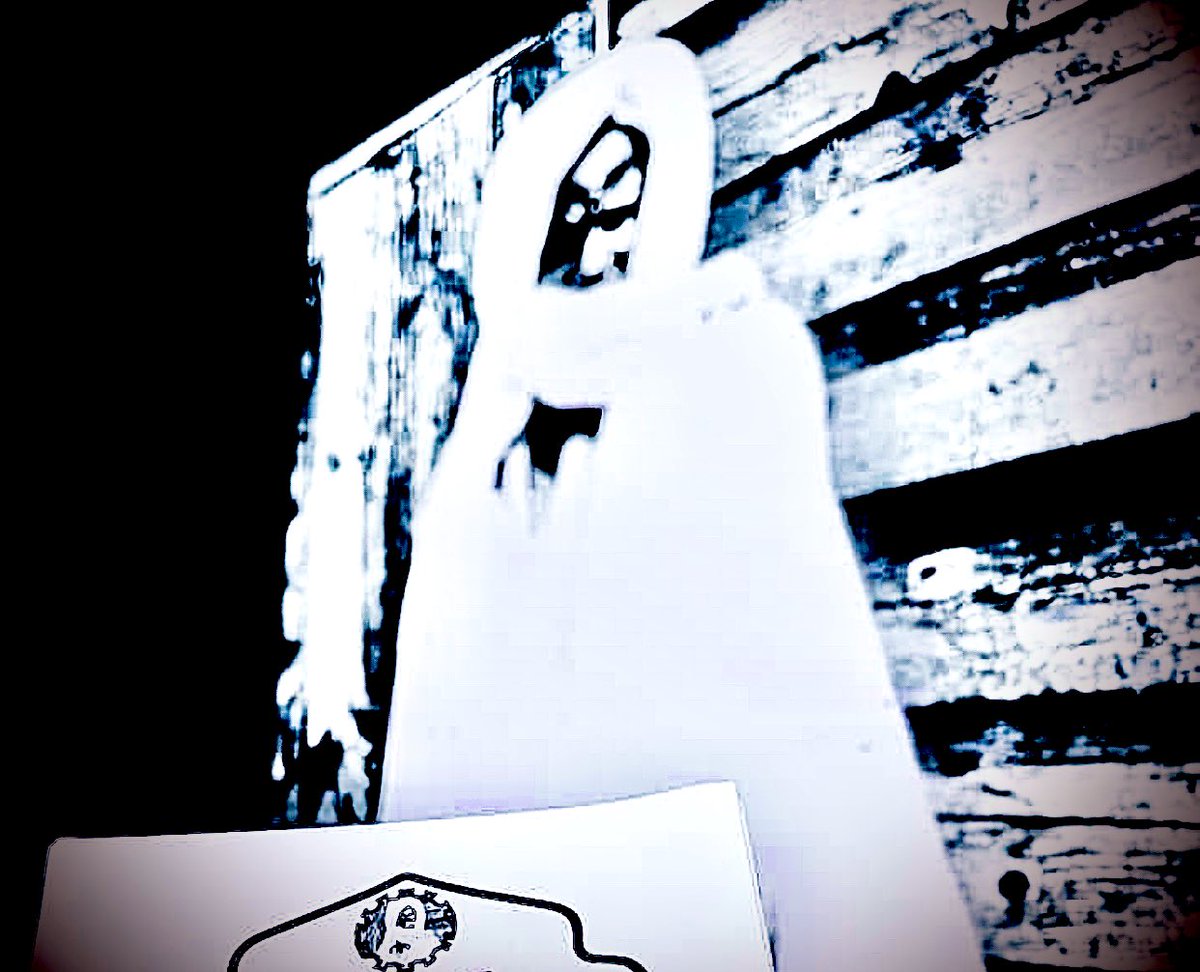 YaaFadilu's tweet image. [ Batay adduna waxtu wu nekk day rafetal ag kawam, di nëbb ay coono ak i bon-bon ci biiram. Mingi mel ni jiggéen jo xamni day sol yerè yu rafet ba képp ku ko gis xemeem ko. Boo ko jele bangeen weet bamu summeeku nga dal-di gis ni leppam lu ñaaw la ]

       " SILKUL-JAWAHIRI "