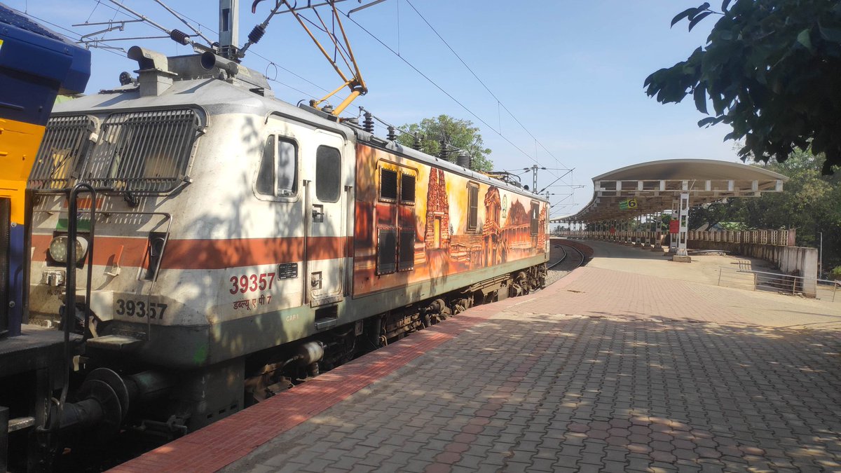 Hubballi Railway / ಹುಬ್ಬಳ್ಳಿ ರೈಲ್ವೆ (@hubballirailway) on Twitter photo UBL WAP 7 39357
Heritage Vinyl Livery
Depicting Hampi World Heritage Monuments
Vijaya Vitthala Temple
Market Complex
Stone Chariot
Parked at VIP platform of Shree Siddharudha Swamy Hubballi Junction
#Hubballi #Hampi #Vijayanagara
<a href="/SWRRLY/">South Western Railway</a>
<a href="/drmubl/">DRM Hubballi</a>
<a href="/kstdc/">K.S.T.D.C.</a> UBL WAP 7 39357
Heritage Vinyl Livery
Depicting Hampi World Heritage Monuments
Vijaya Vitthala Temple
Market Complex
Stone Chariot
Parked at VIP platform of Shree Siddharudha Swamy Hubballi Junction
#Hubballi #Hampi #Vijayanagara
<a href="/SWRRLY/">South Western Railway</a>
<a href="/drmubl/">DRM Hubballi</a>
<a href="/kstdc/">K.S.T.D.C.</a>