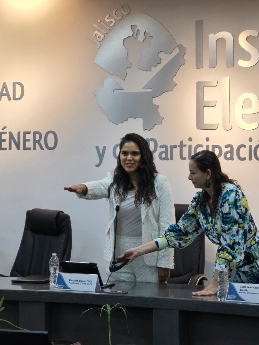 Claudia Alejandra Vargas B. (@claudiaavargasb) on Twitter photo Hoy tomé protesta como presidenta de la <a href="/RedCivicaMx/">Red Cívica Mx</a>, reafirmo mi compromiso de trabajar para cumplir con los objetivos de la Red y posicionarla como un referente en el fortalecimiento y promoción de la cultura Cívica y Democrática, adaptándonos a las nuevas exigencias sociales. Hoy tomé protesta como presidenta de la <a href="/RedCivicaMx/">Red Cívica Mx</a>, reafirmo mi compromiso de trabajar para cumplir con los objetivos de la Red y posicionarla como un referente en el fortalecimiento y promoción de la cultura Cívica y Democrática, adaptándonos a las nuevas exigencias sociales.