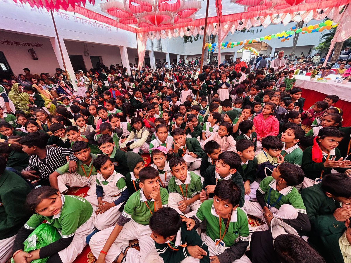 आज अपनी विधानसभा क्षेत्र सदर जयसिंहपुर के अवध पब्लिक स्कूल सेमरी बाज़ार के वार्षिक उत्सव कार्यक्रम में शामिल हुआ!!