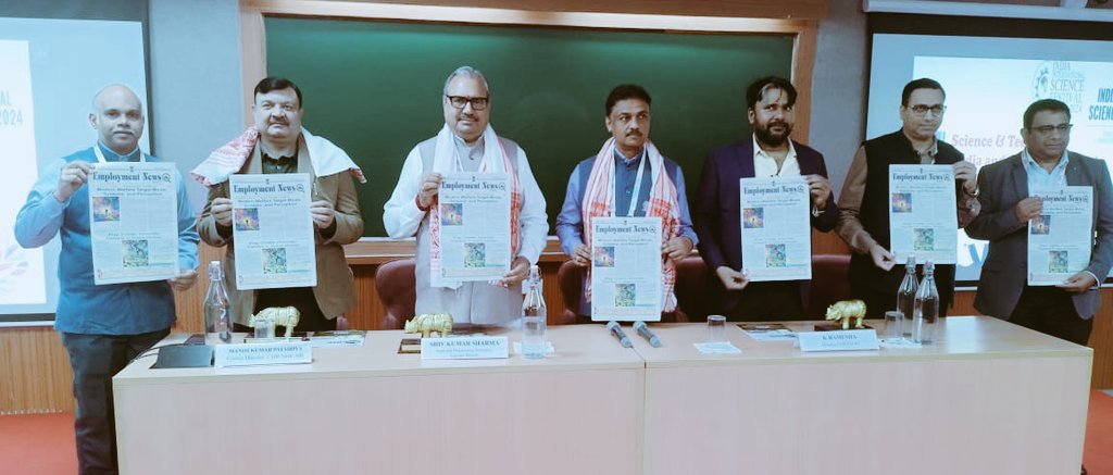 Employ_News's tweet image. 🌟 At the ongoing India International Science Festival in #Guwahati, the latest issue of #EmploymentNews was unveiled, highlighting its vital role in bridging science and society, inspiring the next generation of #changemakers! 
Visit. iisf2024.in
#IISF2024