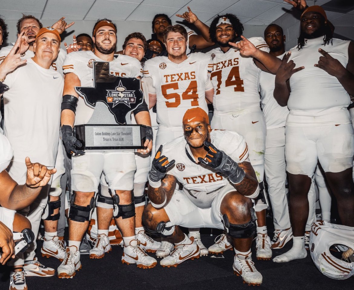Longhornfocus's tweet image. 7 of the most responsible people for the win tonight 🤘