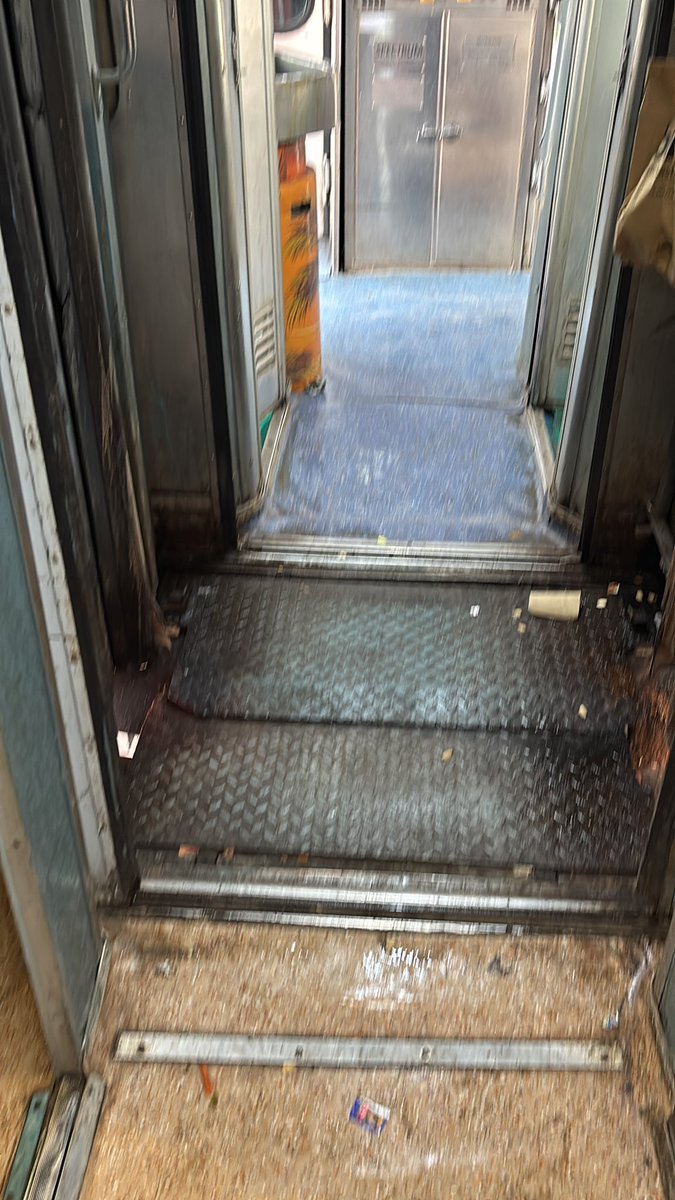 shailpank's tweet photo. It seems that railway has no control on train number 15274 
Despite of multiple complaints, no action . 
@ @indianrailway__ 
@PMOIndia 
@railcomplaint 
@AshwiniVaishnaw https://t.co/h2n7obxMYk