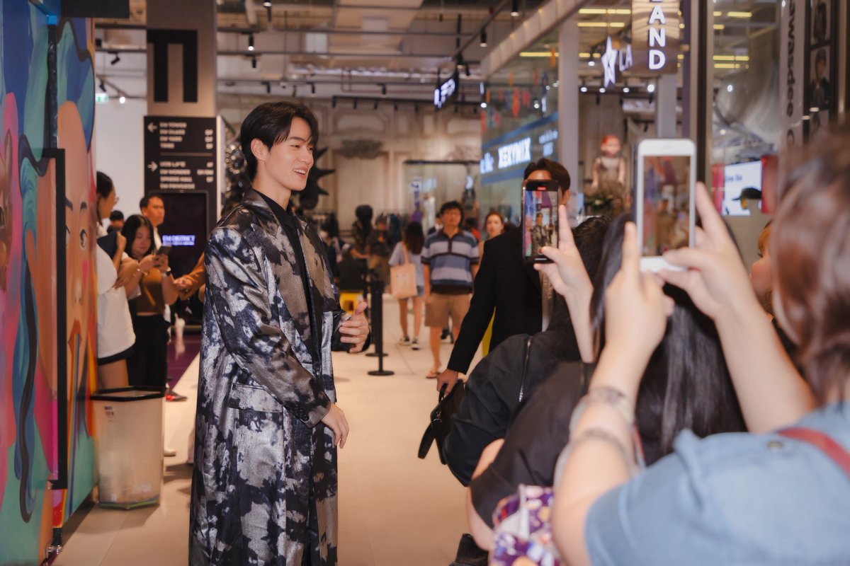 MMonsters25's tweet photo. [FANS MOMENT]❤️🇰🇷❤️ 

KIM BYUNGSEOK AT EM DISTRICT OF "CELEBRATE 1ST ANNIVERSARY WITH #EMFASHIONICON  PARTY 🎉"

#monsters25 #kimbyungseok #schedule #emdistrict #emsphere #party #anniversary #ksterentertainment #internationalartists #mslon #fandom #bl https://t.co/Tqj4l63UPD