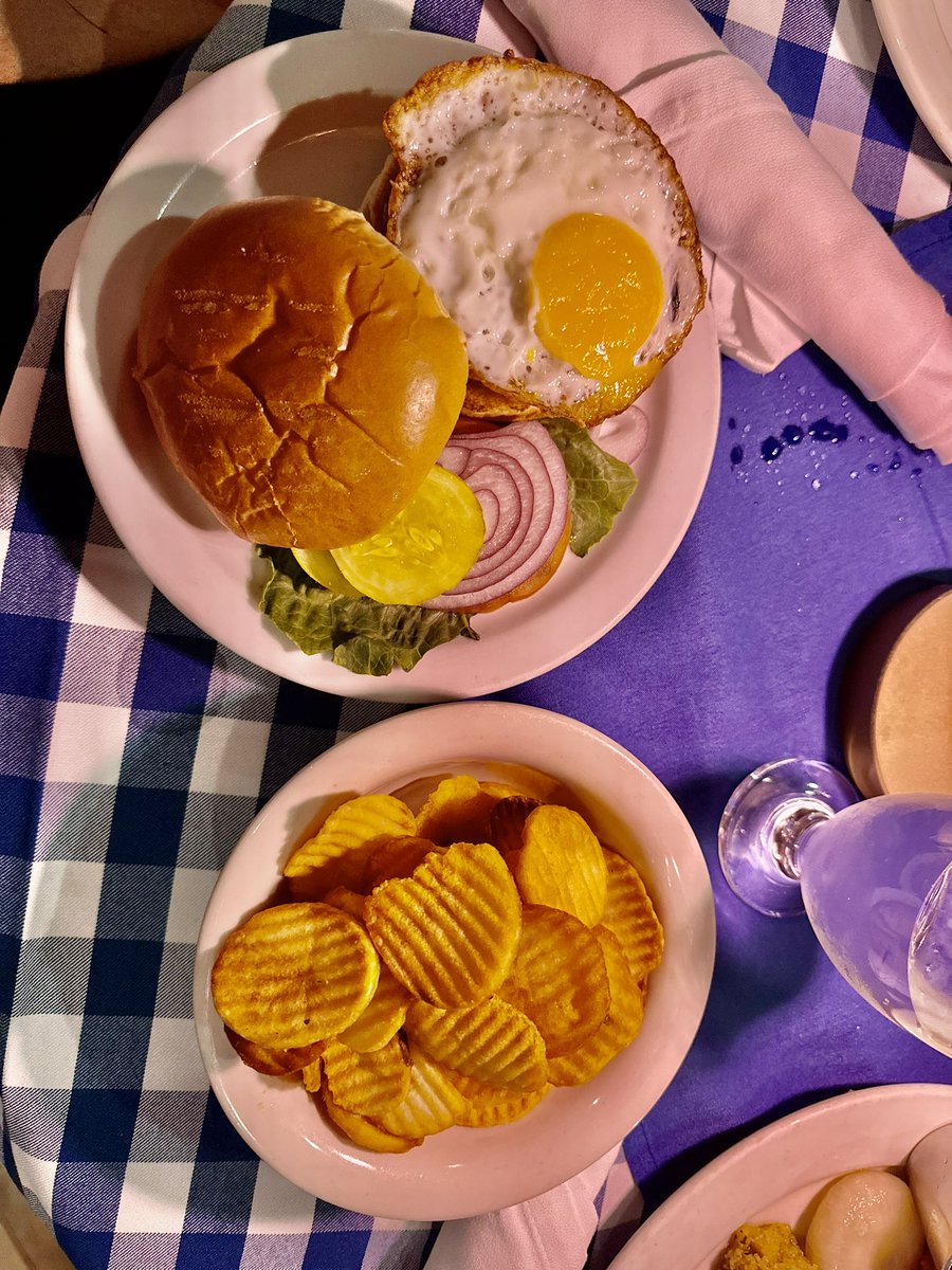 lubbockForTrump's tweet photo. @RogerJStoneJr  burger
@BeachCafeNYC https://t.co/tzexlbC5rQ