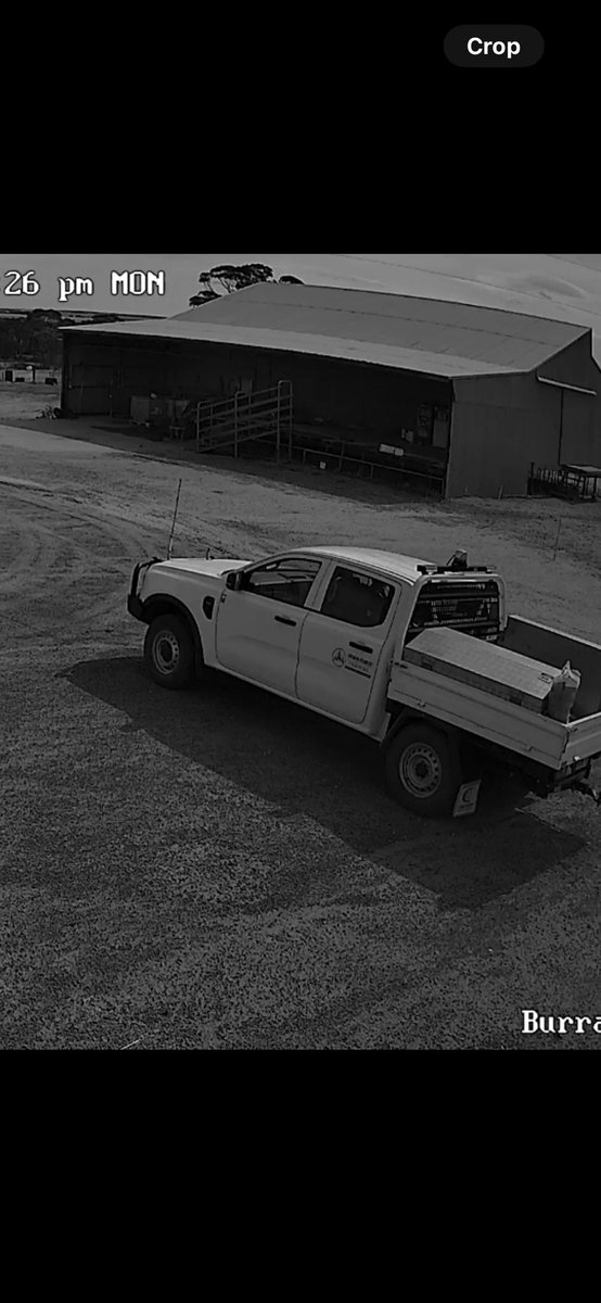 CTALiebeck's tweet image. Calling all detectives, does anyone recognises the logo on the passenger doors? Or better still scrub the image to get a number plate. Thanks 🕵🏻‍♂️