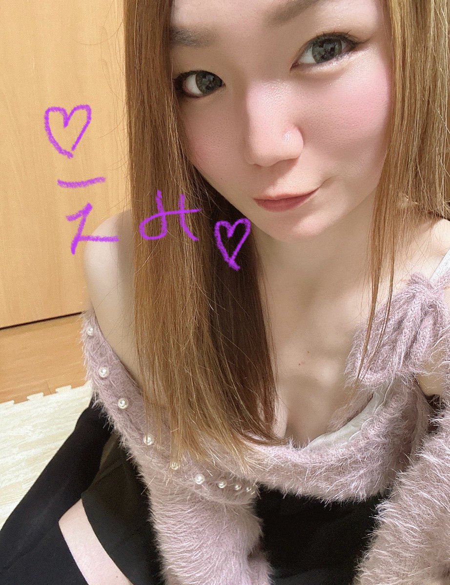 Emi_kuchan's tweet photo. 久々の投稿
なんとか生きてます笑
閑散期なのか11月はだめだったな。。
今月は頑張るぞ💪
今年一年終わるのも早すぎるーー😭 https://t.co/H1I2hXU2d9