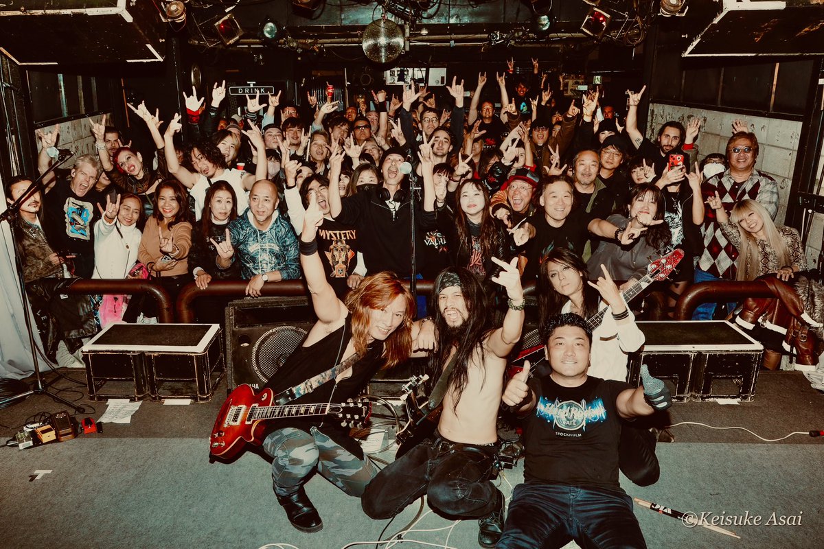 YetiValhalla's tweet photo. Thank you for coming !! See you next time 🎸🎸🎸 I love all of you !!! #Rock https://t.co/2pj1GfbEy6