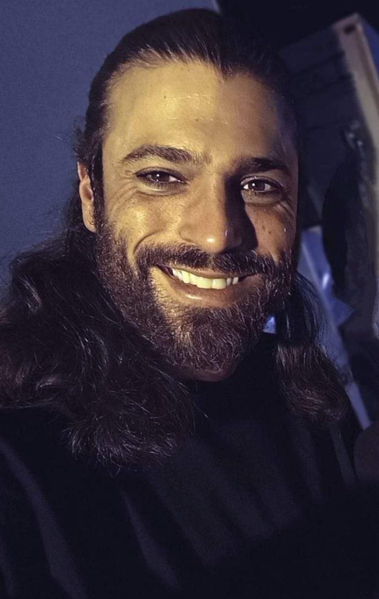Te deseo por el día, por la noche mi sueño
Te entrego mi corazón, mi alma perdida 
Te recuerdo a todas horas, vuelan sonrisas
Mi único héroe, el que siempre espero 

Buenos días con Can ❤️
#CanYaman