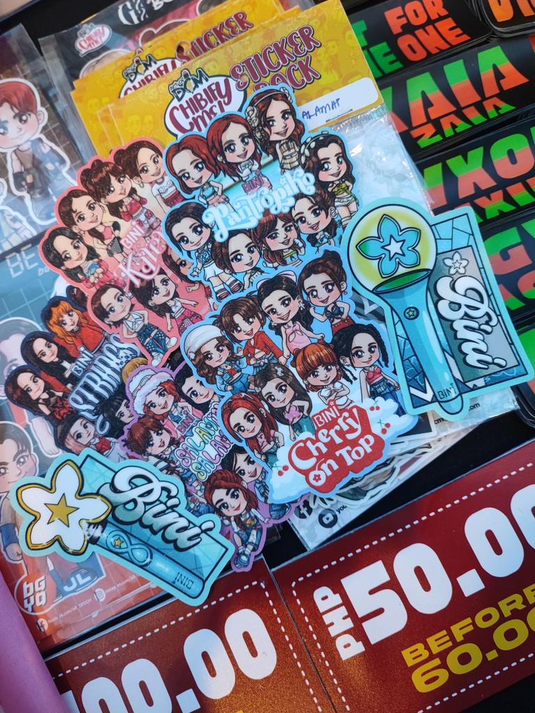 artofdcm's tweet photo. Salamin, salamin. Kailan niya ba ako papansinin? Kapag may Bini stickers ka na! 😜 Get them here at @StickerConMNL 
#StickerCon #StickerConRemix  #stickerconmnl2024   #BINI #biniph #bini_jhoanna #bini_maloi #bini_colet #bini_sheena #bini_gwen #bini_mikha #bini_stacey #bini_aiah https://t.co/5fhI0j5Ruy