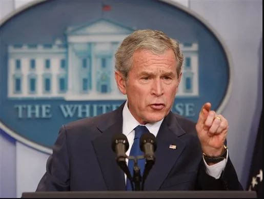 🗓️ On this day, 2005, the White House 🇺🇸 released "Our National Strategy for Victory in Iraq" to justify the Iraq War. 📜 Then-President George W. Bush 🇺🇸 summarized it in a speech. Later, it was revealed that much of the document's data was fabricated. ⚖️❌ #IraqWar #USPolitics