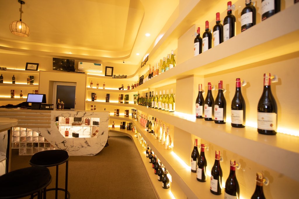 PearlLiquors's tweet photo. Don’t shy away from greatness. 🍷✨ Step into @PearlLiquors and discover premium wines and spirits crafted for your finest moments.
#PearlLiquors #LuxuryLifestyle #ServingGreatness #FineWines #PremiumSpirits”#Kampala #Kampalalifestyle https://t.co/IfOVNsb7Ki