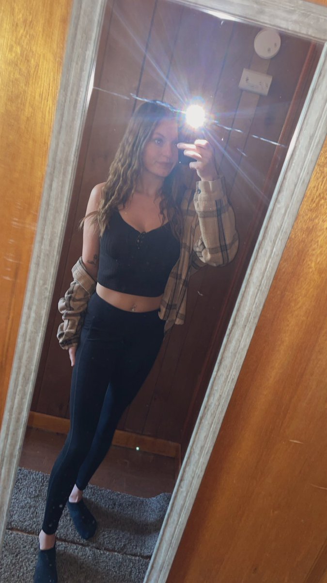 AlexEbert22's tweet photo. Thankful🤎 

This year I’ve lost 50+ pounds &amp; have been the healthiest ive been mentally &amp; physically. It doesn’t get much better than that🤎 https://t.co/d7WZqRe546