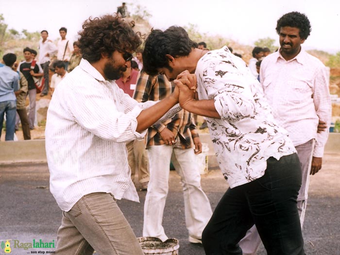 KP_chowdarys's tweet image. Unseen still from sets of  #Chatrapathi 🔥