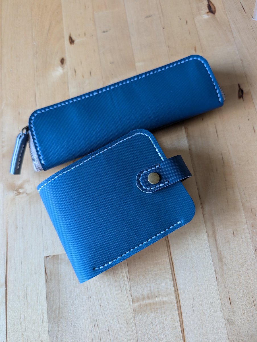 子のランドセルをリメイクしてもらいました。
財布、ペンケース、写ってないけど判入れなど。
とても可愛いです。
大事に使っていこうと思います^^