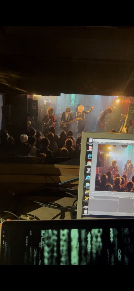 sohvdp's tweet photo. ELEVEN P.M×NOMEMBER 2MAN LIVE "VERSUS"無事終了。演出動画再生をさせていただきました。新たな試みに携われた事を有難く思います。再生ボタンを押すだけなのに尋常じゃ無い緊張感を纏い操作する感覚は貴重な経験に。自分とのVERSUSは何とか勝てたかな。皆様余韻に浸りながらゆっくり休めますように。 https://t.co/JBD6ZmY3Mm