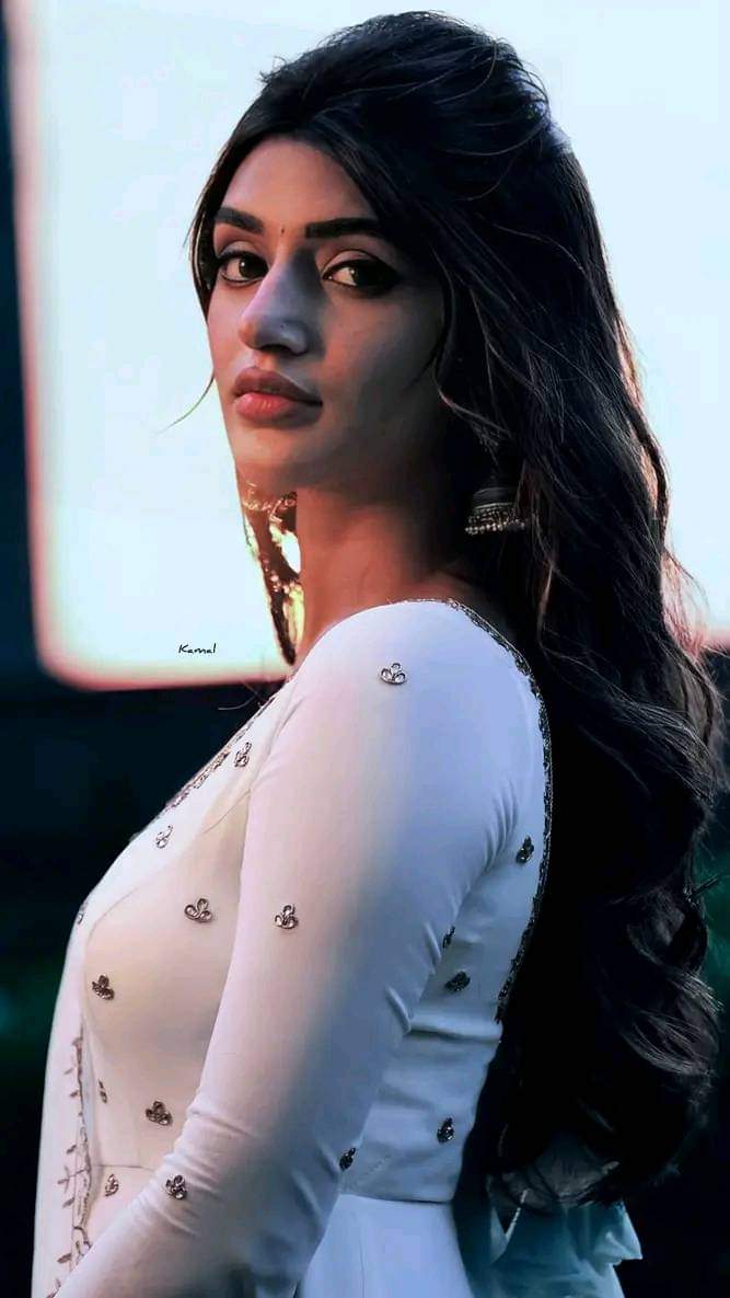 CineMagic33's tweet photo. Why #Sreeleela is special.

She has adopted 2 Specially abled children. A special mother❤️

#Pushpa2TheRule https://t.co/WuIHUHxDME