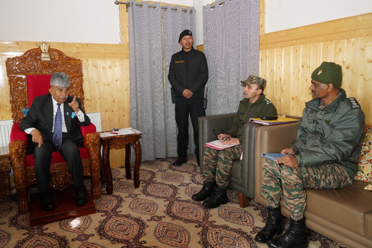 lg_ladakh's tweet photo. Brigadier Amitosh and Colonel Amaranth from #14Corps called on the Hon'ble Lt Governor Brig (Dr) BD Mishra (Retd) to discuss issues relating to land acquisition by the #Indian #ARMY in Ladakh. 
@adgpi @NorthernComd_IA
@firefurycorps https://t.co/sj9pmgRfhk