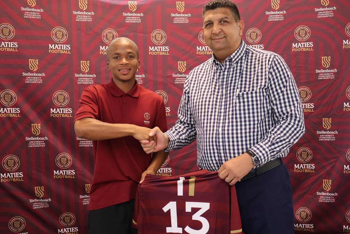 MatiesSport's tweet photo. Maties Football 🫱🏽‍🫲🏻 Pro Events 

A big thank you to Pro Events, who is our new shirt sleeve sponsor heading into the 2025 season ⚽️ 

The new Maties Football jerseys were handed over to the players on Friday.

#matiessport #proevents #ABCMotsepeLeague https://t.co/h307zmj5ka