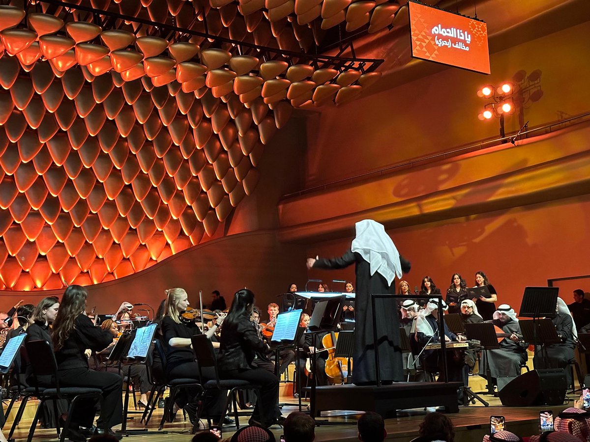 betuldoganakkas's tweet image. KİK zirvesi etkinlikleri kapsamında Kuveyt-Britanya orkestrasının konserini dinledik. Bizim de Körfez ülkelerinden biri ile ortak bir orkestramız olsa ezgiler güzel bir uyum oluşturur diye düşündüm konseri dinlerken. #GCC45 #Kuwait