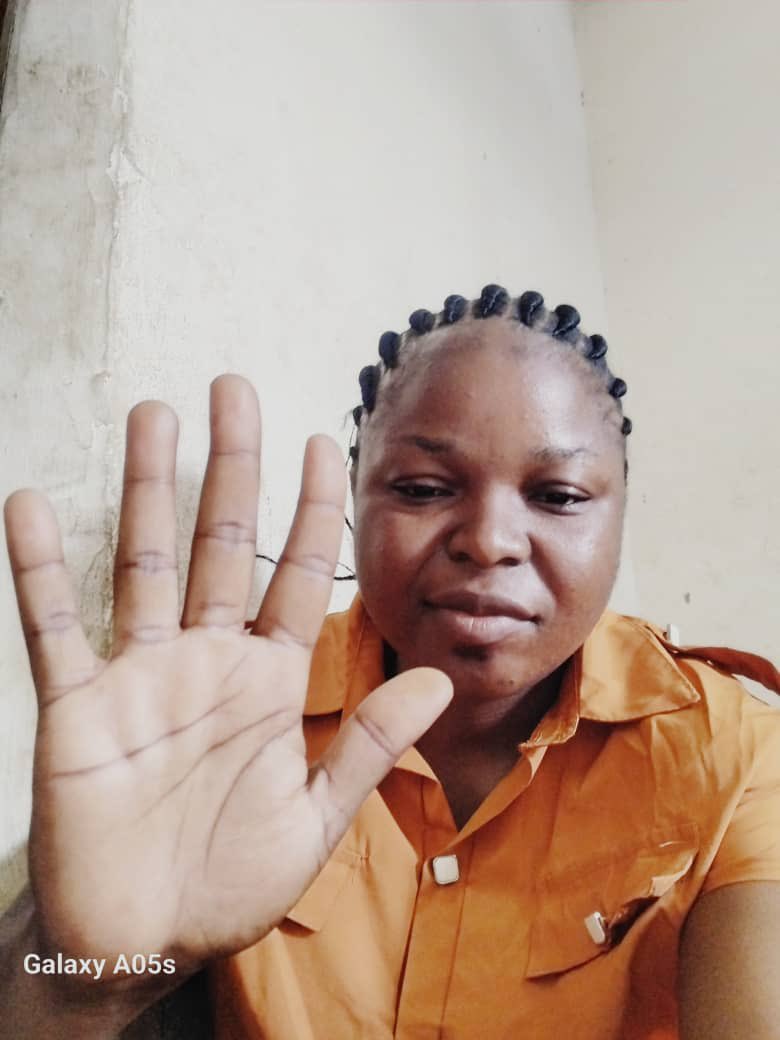 Les femmes et filles de la  #lomami,
disent  stop à toutes sortes des violences basées sur le genre  dans le milieu scolaire.
Me Henriette Nyembo point focal provincial #RSLF 
#16joursdactivisme #PasDExcuse 
<a href="/tufaulu/">Tufaulu Pamoja</a> <a href="/FifiBaka/">Baka Fifi</a> <a href="/FMwangilwa/">Faida Mwangilwa</a> <a href="/annytenga/">ANNY  T. MODI</a> <a href="/Pourelleinfo1/">POURELLE.INFO</a>