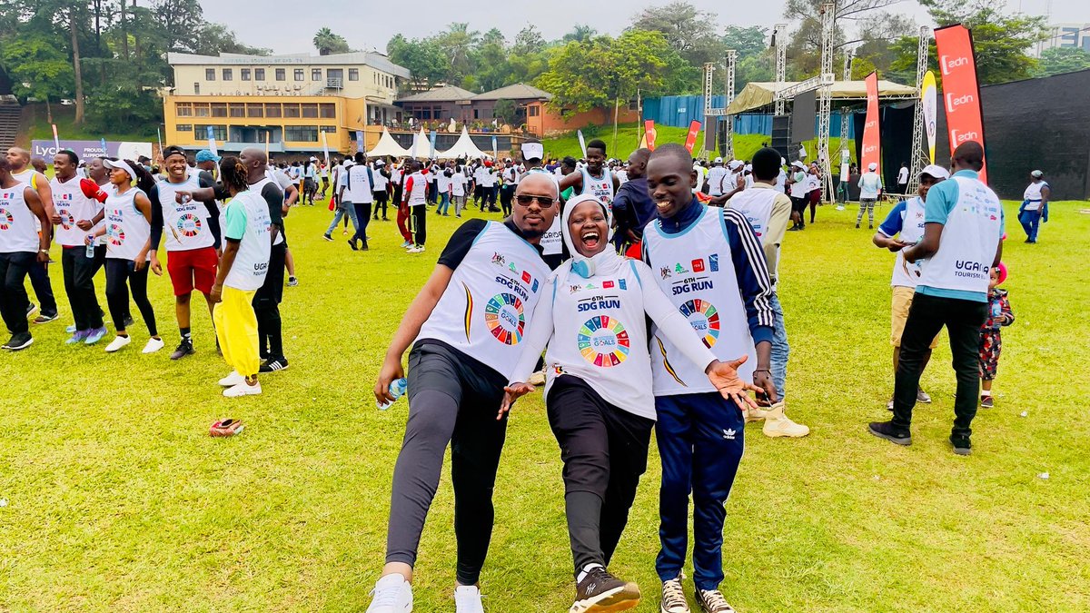 Youth4SDGsUga's tweet photo. Happening now: #6thSDGRun at the Lugogo Cricket Oval. This year's run focuses on partnership for the goal #Goal17 of the SDGs and we ran 17km in honor of partnerships. https://t.co/WBqoV6Lo3V