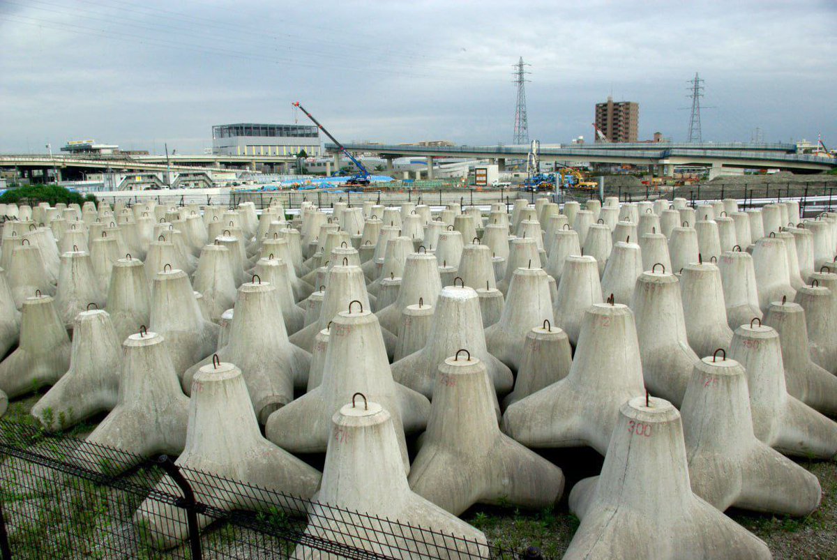 Xnews_with_grok's tweet photo. 🇵🇱 Tusk Expands Eastern Shield to Ukraine Border #EasternShield
Polish Prime Minister Donald Tusk announced that 3,500 concrete hedgehogs have been set up on the border with #Russia .
He also revealed plans to extend the "Eastern Shield" fortifications, backed by a $2.5 billion investment, to the #Ukrainian border, aiming to enhance security across #Poland's eastern frontier.
#UkraineRussiaWar #NATO