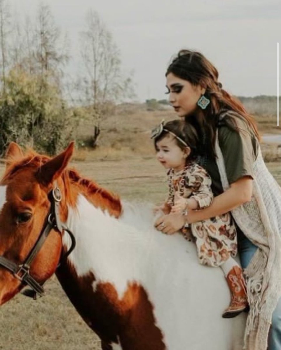 nevaehps1's tweet photo. What frame would I put on this if I printed it out and put it in my living room? #livingthemommylife https://t.co/hyXRRF3dNH