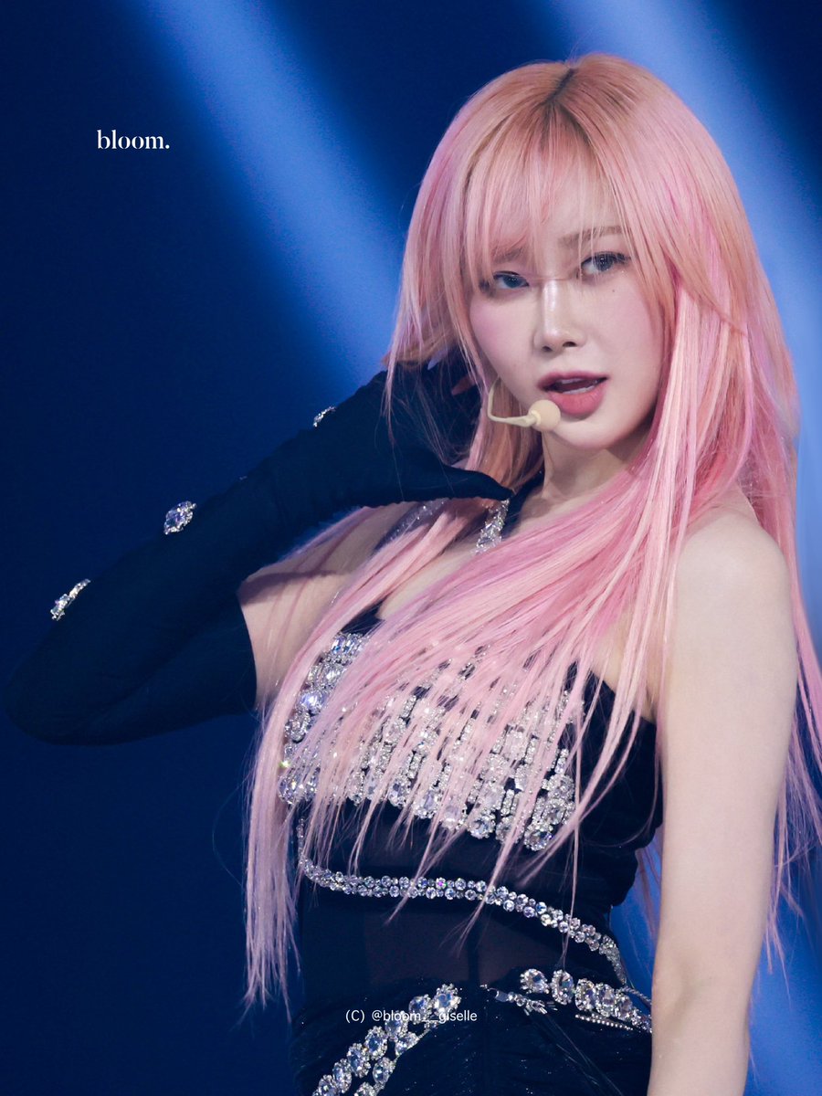 bloom__giselle's tweet photo. 241130 MMA
⏾
#aespa #æspa #에스파 
#GISELLE #지젤 https://t.co/pooFhQQFWt