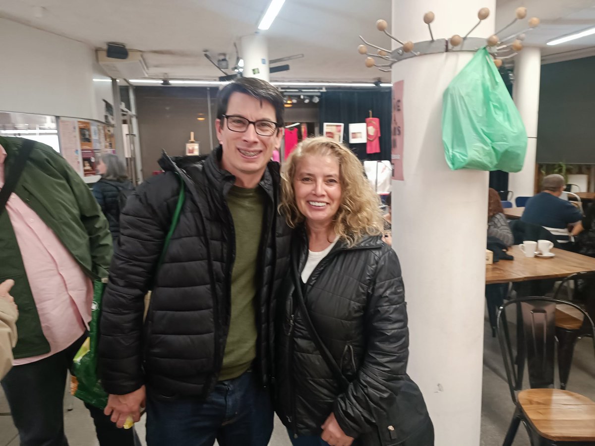 Encarnauriel's tweet photo. Ayer en la presentación de la "Trampa Ucraniana", de @luisgonzalosegme escribió esta dedicatoria:

 "Para Encarna López 
Muchas gracias por tu lucha Republicana, que es la de tod@s, que es la del bien Común".
Un abrazo....."
 Gracias Luis

Te veo en la @Republica16J 
#Barcelona https://t.co/1xqc5j9CBw