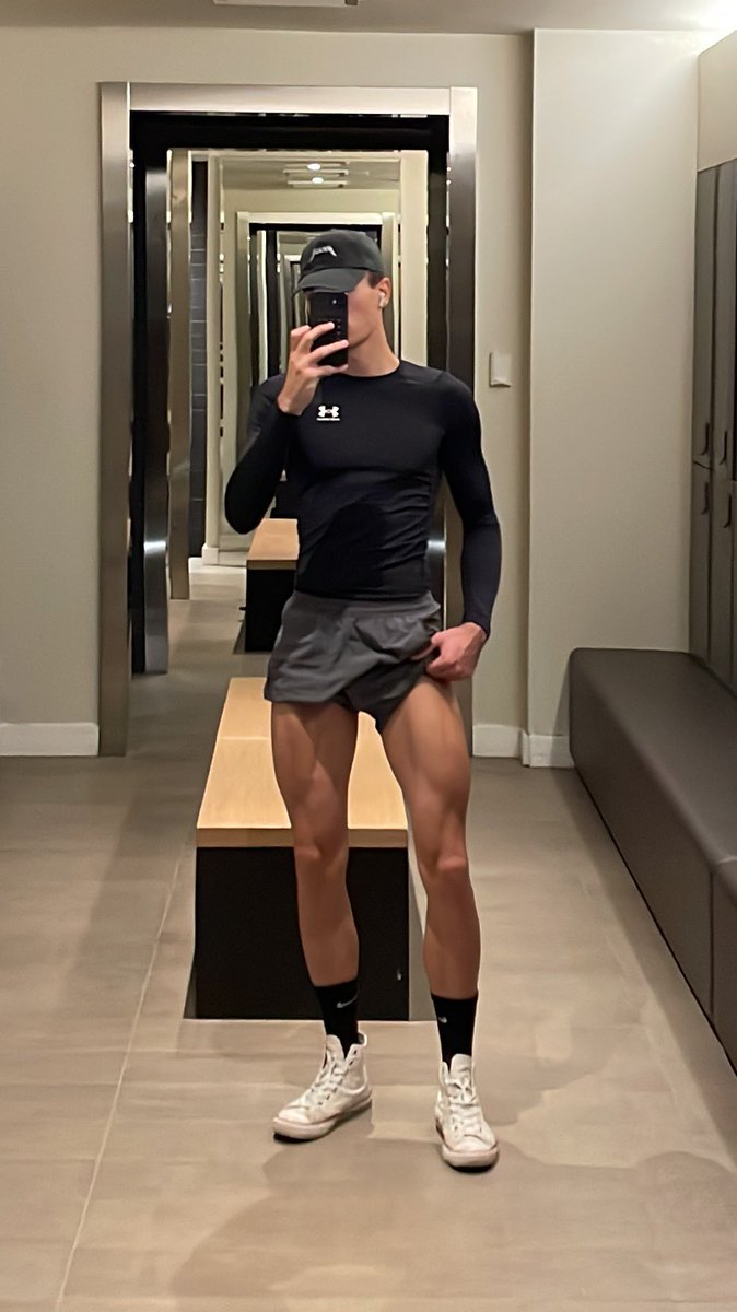 eneawest's tweet photo. Gym on a Sunday hits different https://t.co/xbeOWTV8ER