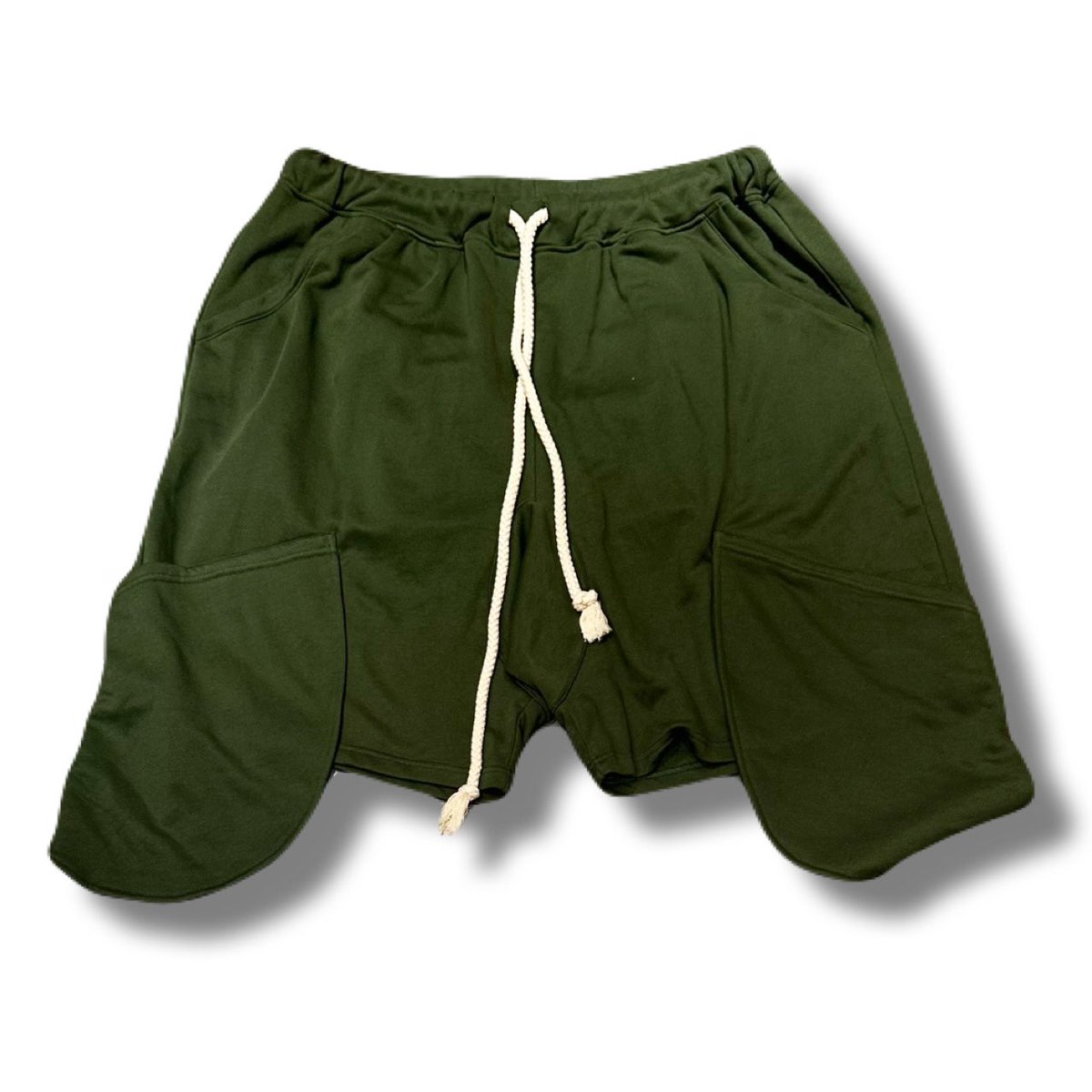 ENIMOCLOTHING's tweet photo. ショップにて販売中。
ボトムスは年中履けるけど、色々な着回しできるボトムスお持ちですか？

続きはこちら

https://t.co/SEVdYsuPTa

〒562-0011 
大阪府箕面市如意谷1-6-4 
フォーラム箕面如意谷　1Fテナント https://t.co/zWGRmpO9ew