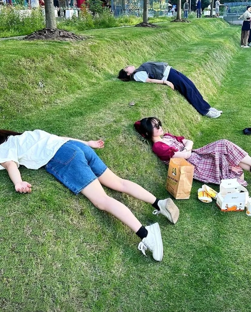 Arcfunmi's tweet photo. The tiered lawn in Shanghai for relaxation