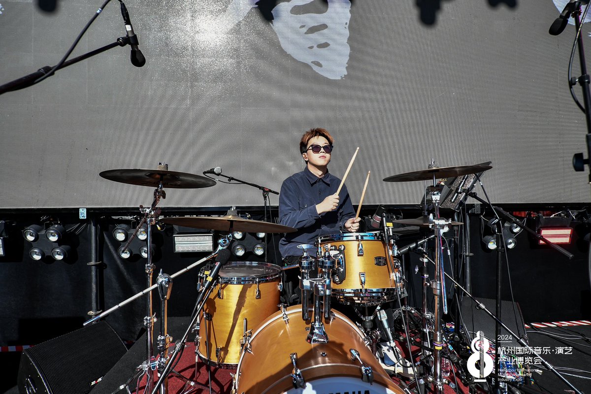 nfacous's tweet photo. WooYeah band’s drummer using NF ACOUS custom iem ND12 on the live show of Hangzhou International Music Performance Industry Expo🤘🏻🥁
#NFACOUS #ND12 #ciem #livemusic https://t.co/4UnLZeI66v