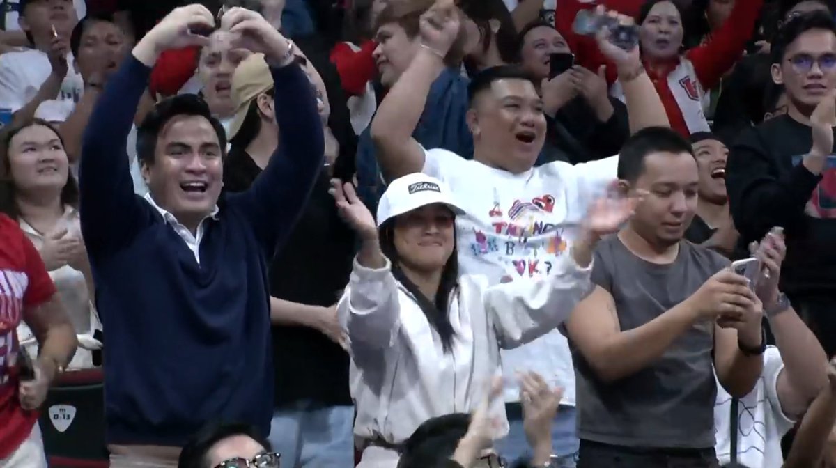 PhilippineStar's tweet photo. SEXBOMB ROCHELLE IN THE HOUSE! ❤️‍🔥

Rochelle Pangilinan applauds the UE Pep Squad after witnessing the group's Sexbomb Girls-themed routine in the UAAP Season 87 Cheerdance Competition on Sunday. (Screenshots/Pilipinas Live) #UAAPSeason87 #UAAPCDC2024 https://t.co/jgkGAzKPDd