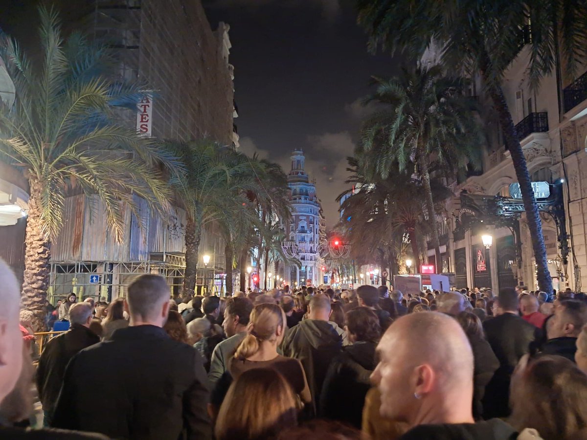 devnando_'s tweet photo. @carlos_mazon_ Els valencians volem que te'n vages. Primer a casa. Després a un jutjat. 
No te faces el loco I fes fora.
#MazonDimissió #MazonAlaPRESO https://t.co/VqWSpM75bZ