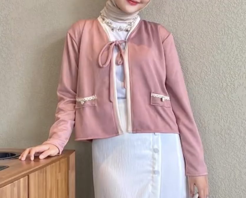 nrosynr's tweet photo. @ohmy_beautybank Cardigan2 cantik inii, harganya 60-70ribuan aja tapi semuanya BAGUSS BGTT worth ittt💗😭

Bahannya gk bikin gerah, gk bikin gatel, warna putih juga gk nerawang‼️

Yg pink warna aslinya lebih gemey, yg putih &amp; denim modelnya simple &amp; timelesss🫶🏻 https://t.co/StM0kaXQpw