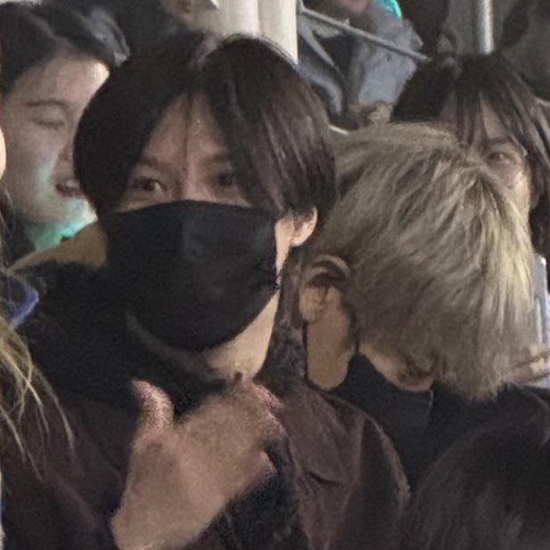 Ace_BBH's tweet photo. Taemin with Chanyeol 😭😭😭😭 https://t.co/mIIhFnpXGf