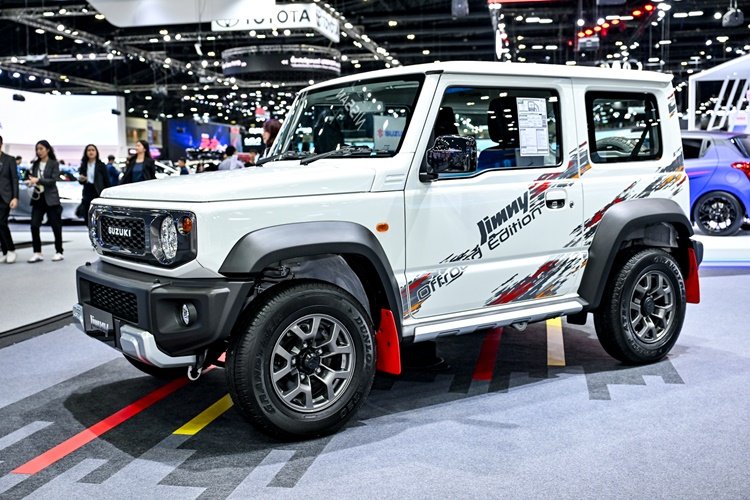 _Drivingplace's tweet photo. SUZUKI SWIFT ขนทัพรถรุ่นล่าสุดบุก Motor Expo 2024 เปิดตัว JIMNY OFFROAD EDITION ภายใต้แนวคิด BORN TO BE LEGEND อัดแคมเปญ DEAL OF THE YEAR เฉพาะในงานนี้เท่านั้น!
#AutoNews #MotorExpo2024
#SuzukiMotorThailand
#Drivingplace #Autoplace
ฝากกด👍กดแชร์ด้วยครับ
https://t.co/yFVt7vkLDk https://t.co/UV4IYs78y0
