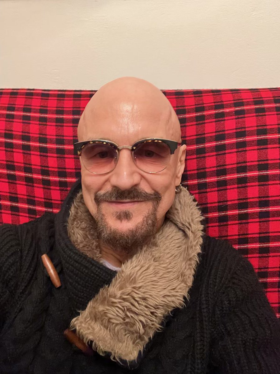 EyeRespect's tweet image. What a lovely message from @realtimbooth from @wearejames about his new @eyerespect on returning from their North American Tour. Wish we all looked so cool… but you know…. #loveyourwork #loveyourself #eyerespect #uvstudio