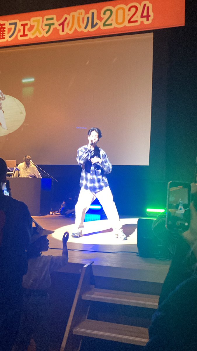 basi_basi777's tweet photo. 超スーパースターすぎてずっと光ってたスク。 https://t.co/4mYbBtSioA