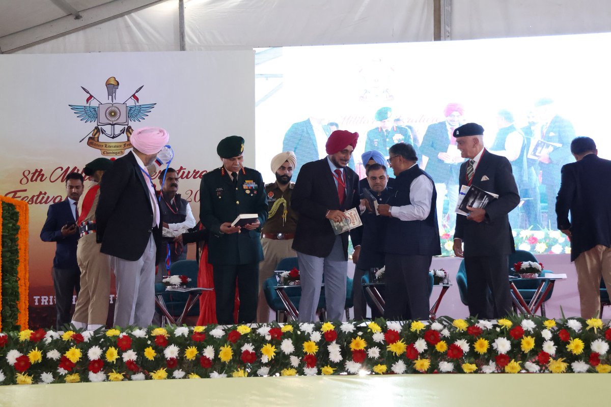 kayjay34350's tweet photo. #GeneralsJottings
#millitfest
@faujidays
Launch of General' s Jottings by HE Gulab Chand Kataria , Governor of Punjab & Administrator Chandigarh UT as part of inauguration ceremony of 8th Chandigarh Military Literature Festival. https://t.co/n0zwYeO3sT