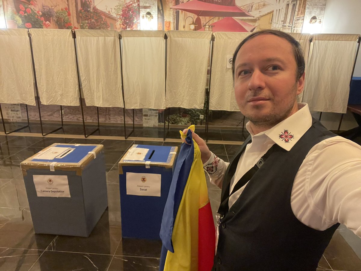 dragos_lucian's tweet image. 🇷🇴 🇪🇺 La mulți ani, dragi români! Anul acesta putem sărbători 1 decembrie prin cel mai fain gest pe care îl putem face pentru țară, drepturile noastre, cei dragi, ceilalți și viitor: votând. Eu vă aștept la secția de vot. 🙏

#SpunDrept #avocat #lawyer #avocatonline #ue #NATO