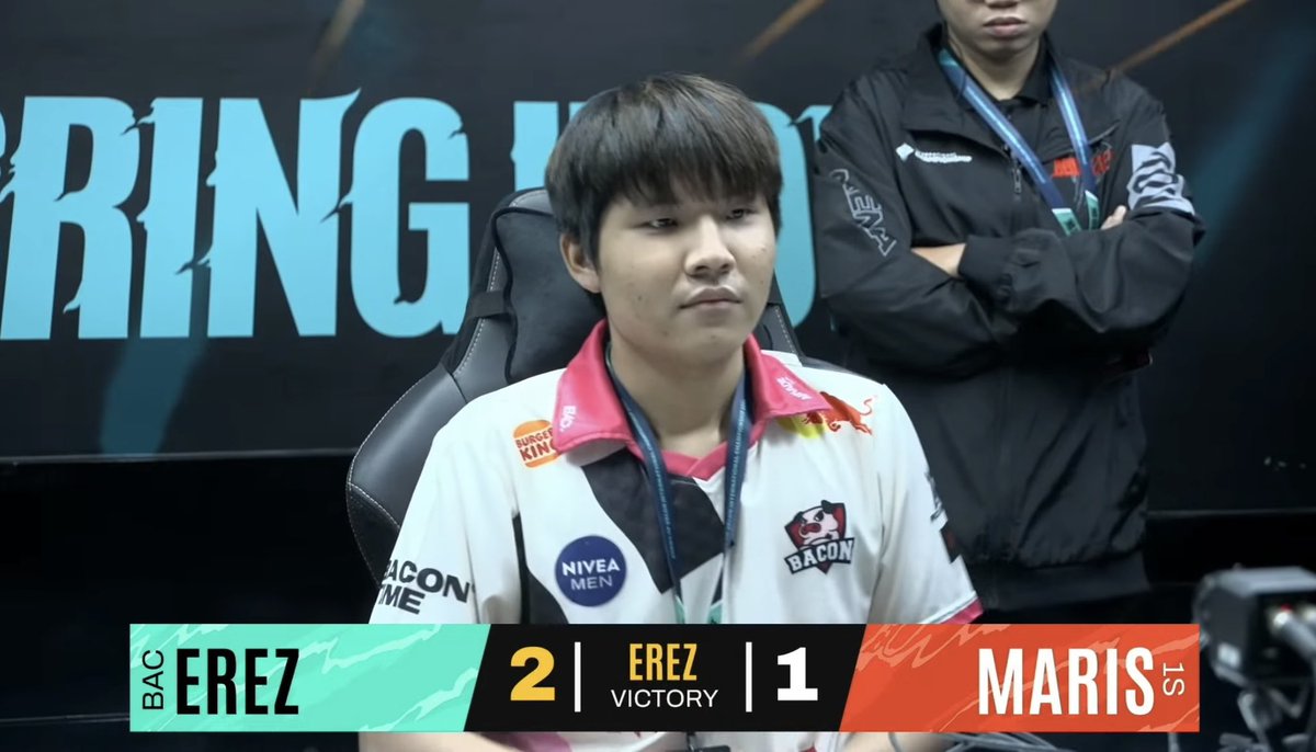 #AIC2024 : โดนนำไปก่อนแต่ไม่มีหวั่น 💪 
.
น้องเต้ Erez แซงเอาชนะ 1S.Maris ไปด้วยสกอร์ 2-1 ผ่านเข้าสู่รอบ Semi Finals เรียบร้อย
.
รอบต่อไปรอเจอผู้ชนะระหว่าง Bang กับ Yanyan เวลาประมาณ 18.00 น. อย่าลืมมาเชียร์น๊า
.
#ทีมBaconTime #Erezแซ่บ